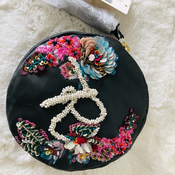 Round pouch